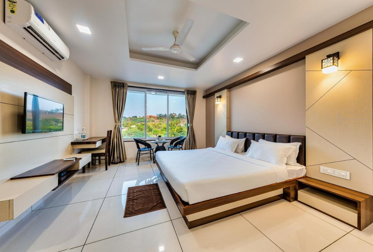 Hotel Grand Indu, 3 Star Колхапур Экстерьер фото