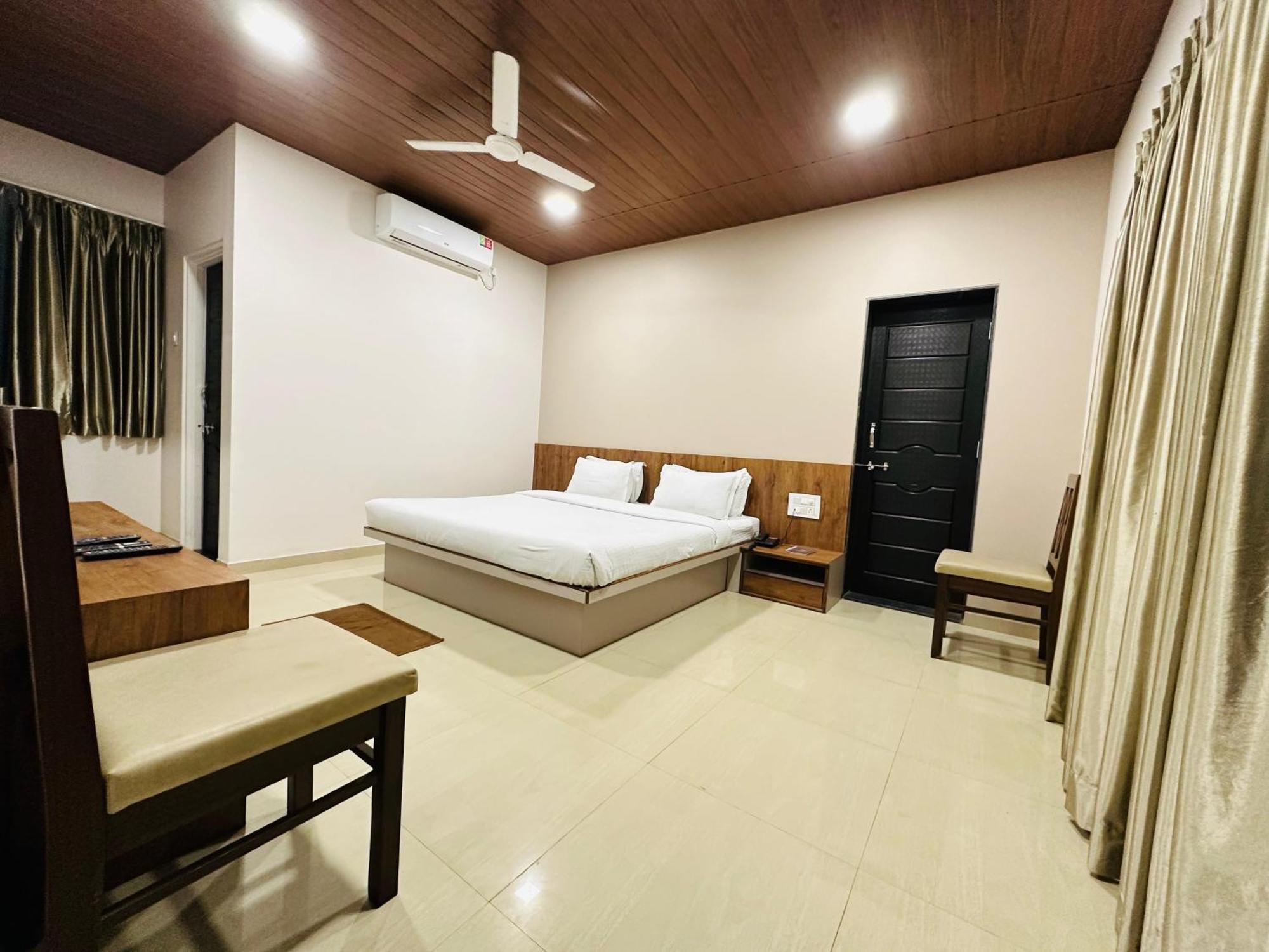 Hotel Grand Indu, 3 Star Колхапур Экстерьер фото